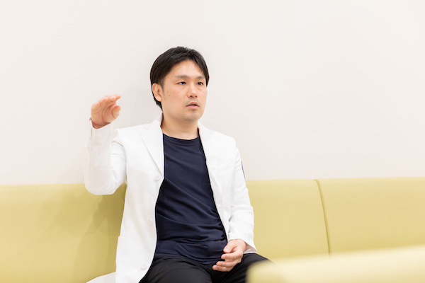 首の痛みでお悩みの方へ｜原因と治療法を解説